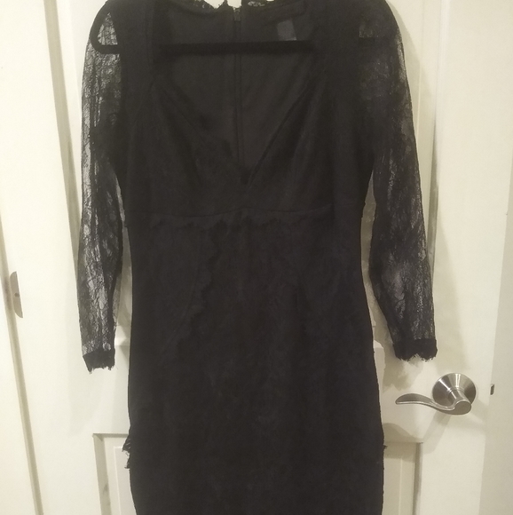 SOLD - La Femme en noir large La Dentelle dress - Picture 3 of 9